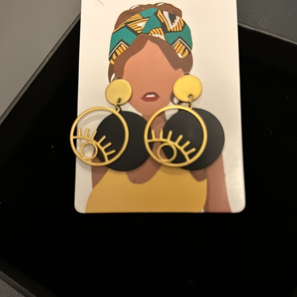 Great Deal Gorgeous Earrings - Picture 2 of 3